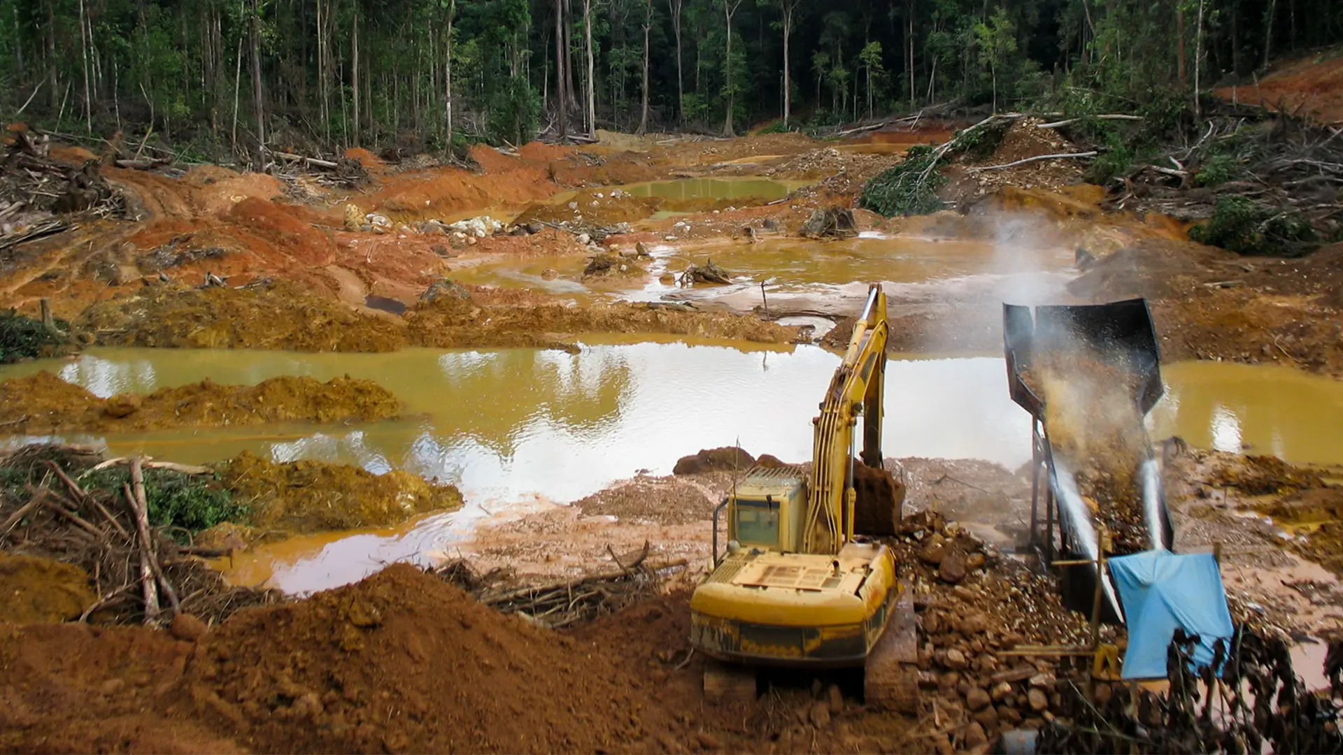 Illegal mining continues to expand across various Amazon regions, increasing pressure on tropical forests and strategic water bodies in the region. Credits: EFE/IOP Publishing.