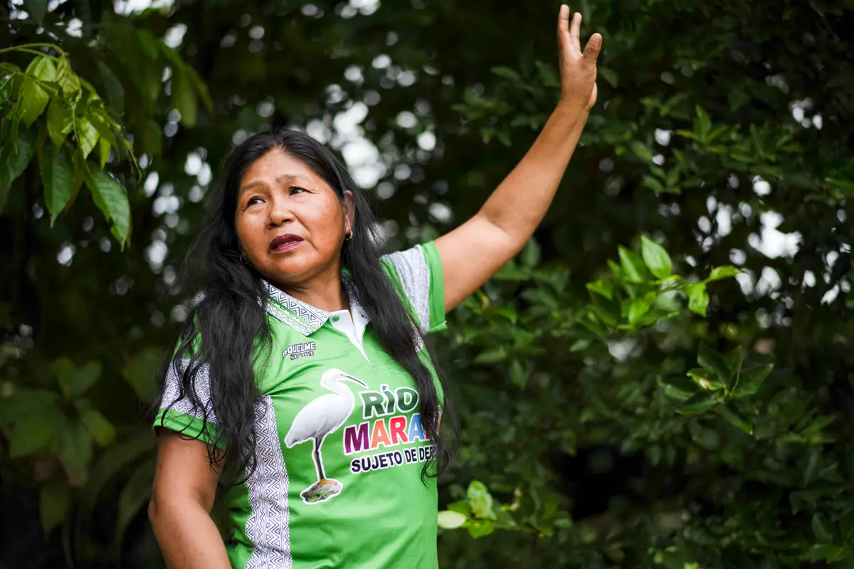 Mariluz Canaquiri, president of the Huaynakana Kamatahuara Kana Federation, at the plot of her home in Iquitos. Photo: Jannis Prümm