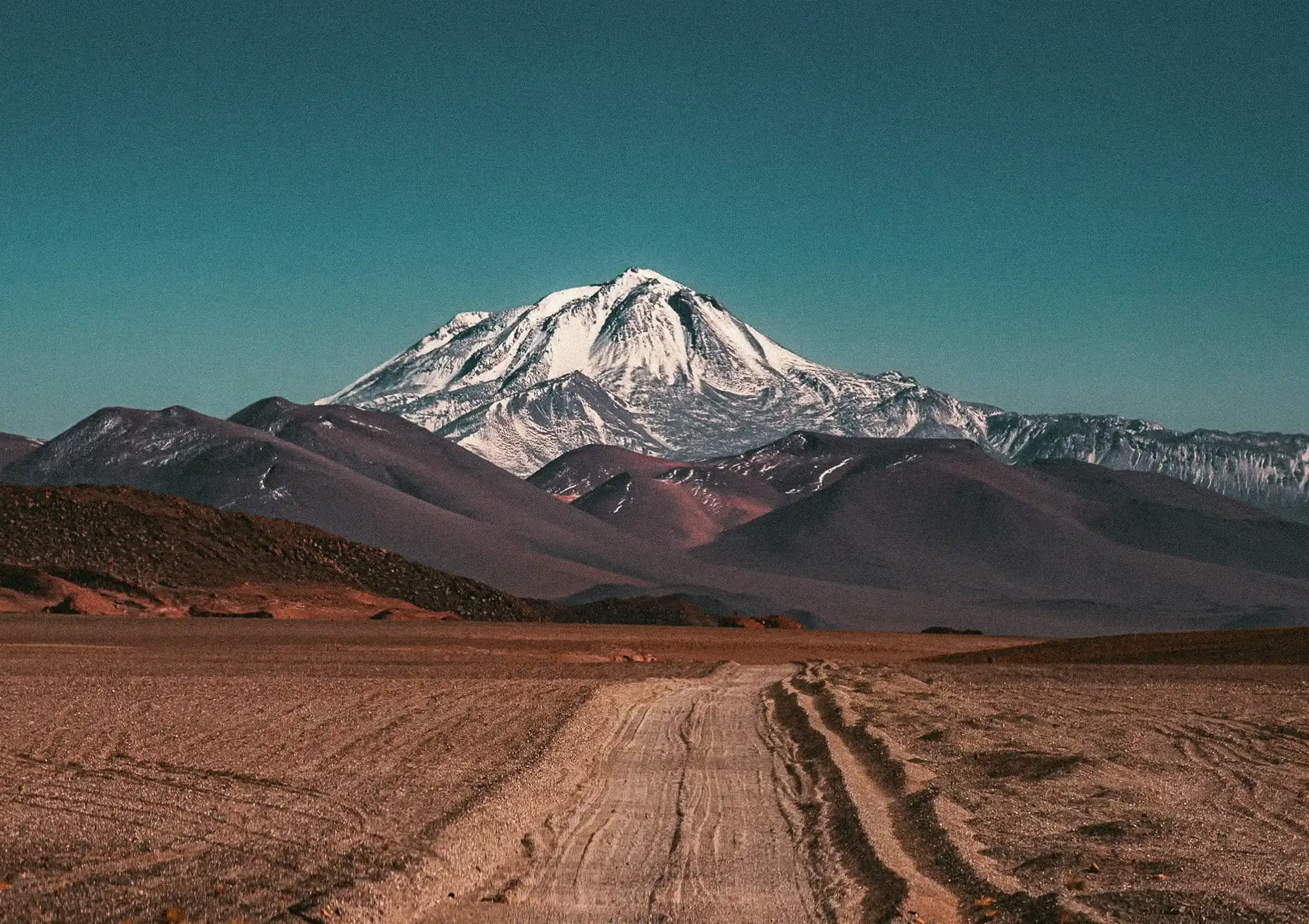 The Llullaillaco volcano, at 6,739 meters above sea level, where the Incas built one of the highest altitude sanctuaries in the world to perform the Capac Cocha ritual. Photo: Gri Moreno.
