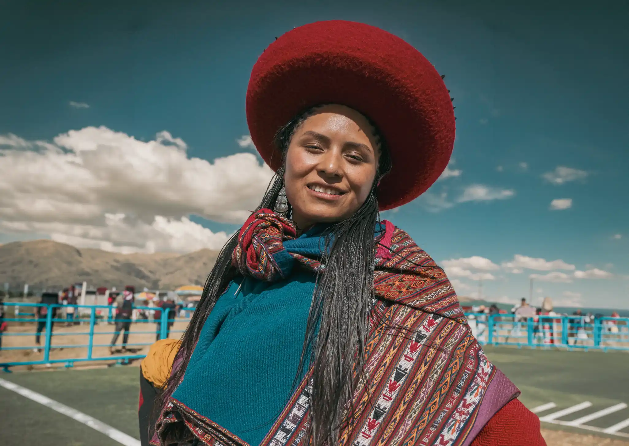 Contestant of the Aclla Chincherina in Chinchero, Cusco, wearing traditional dress and hundreds of braids that, in some cases, take up to two days to plait. Photo: Sapiens