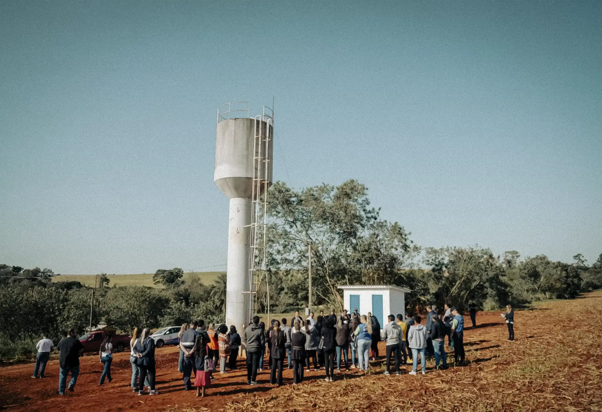 Drinking water installation in an indigenous community affected by the Itaipú Dam. Decades after the displacement, basic services remain an outstanding debt. Photo: Alexandre Marchetti/Itaipú Binacional.