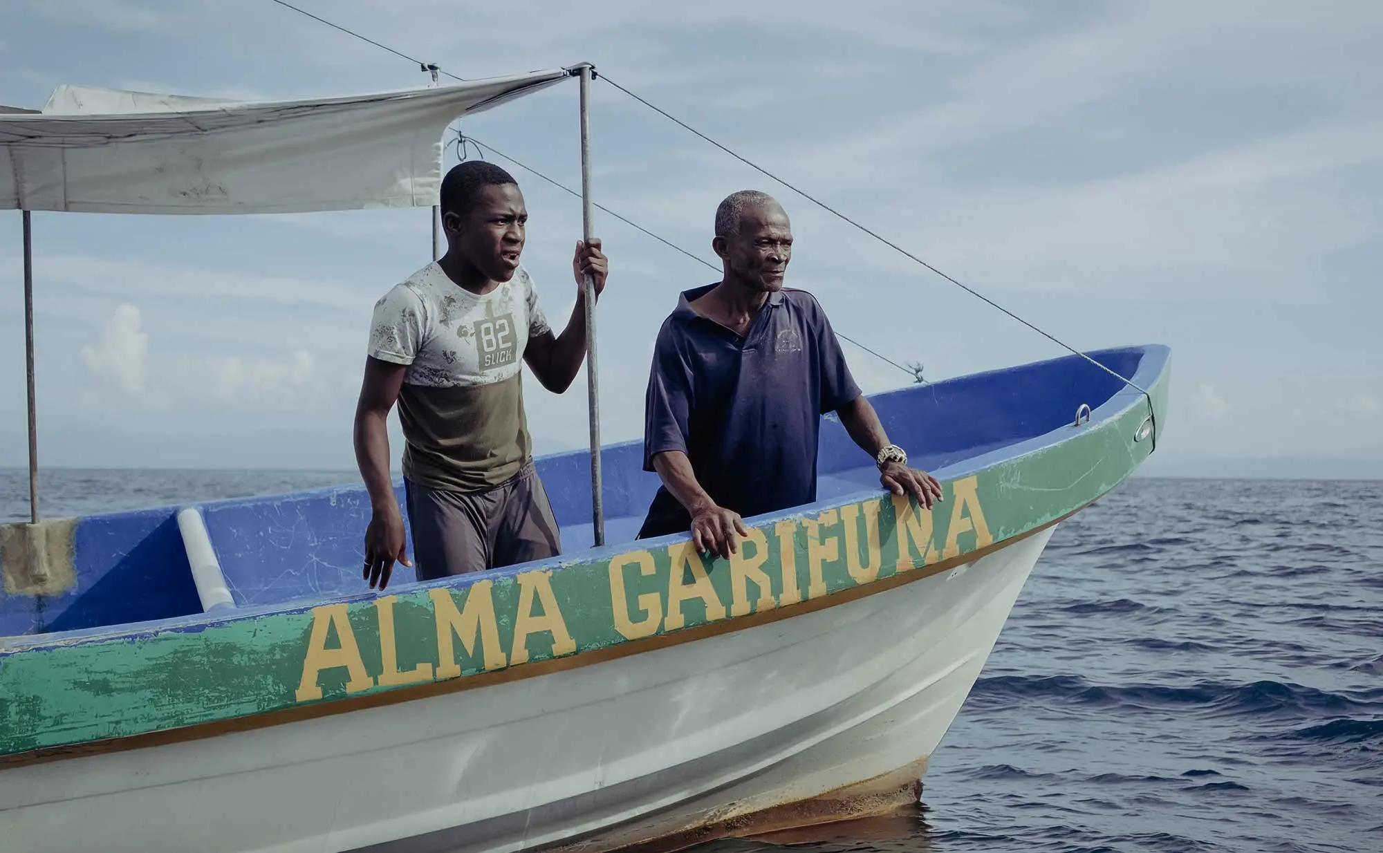 Garífuna fishermen in the Cayos Cochinos, Honduras. Their ancestral territory is disputed by tourism companies and military forces that prevent them from fishing in the same waters their ancestors fished for more than two centuries. Photo: Carlos Barrera.