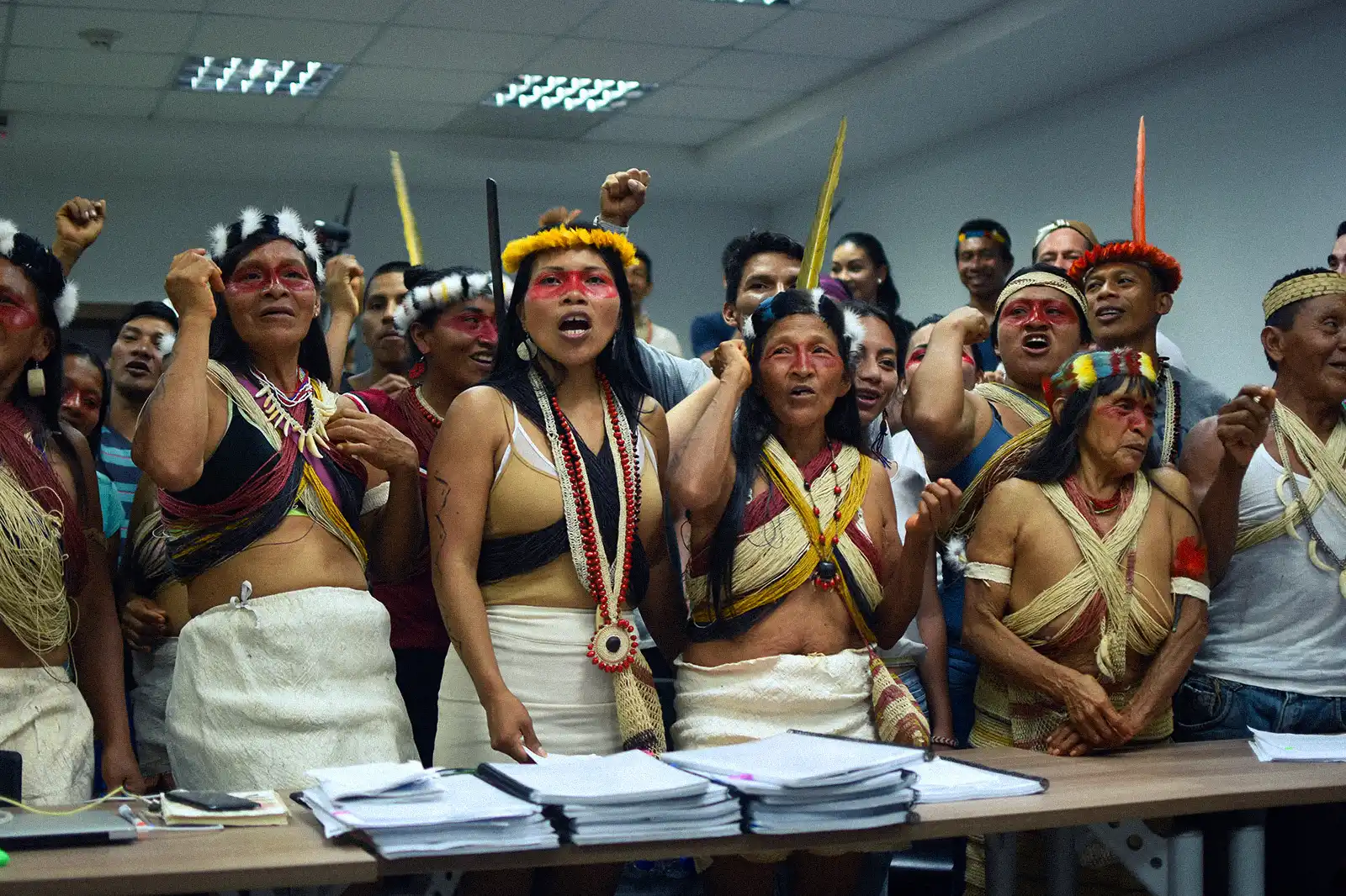 The Waorani sing after a long hearing while awaiting a ruling from a panel of three judges in a provincial court in Pastaza, in the Ecuadorian Amazon. Photo: Amazon Frontlines