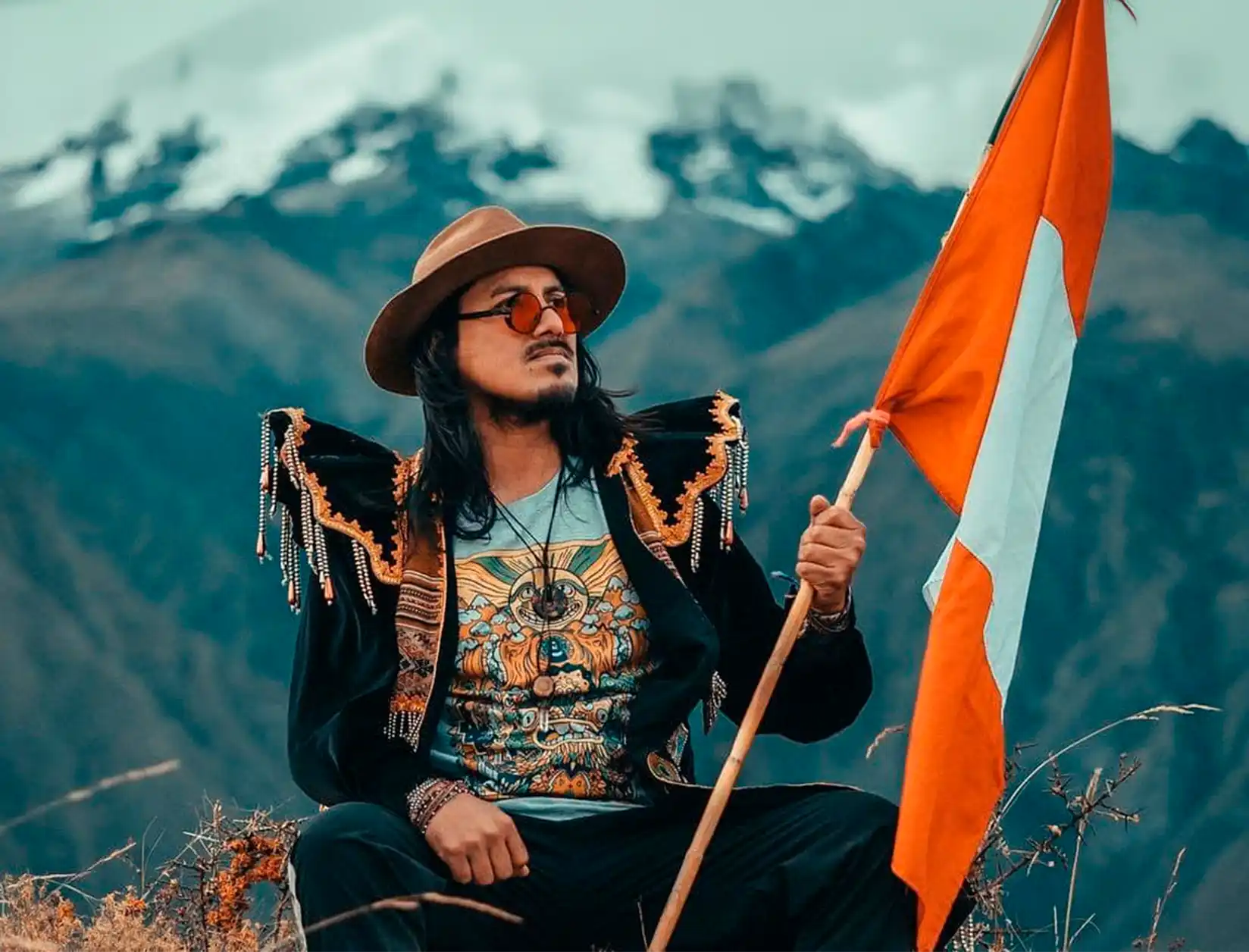 Tayta Bird representing Andean identity with the Peruvian flag. Photo: Tayta Bird.