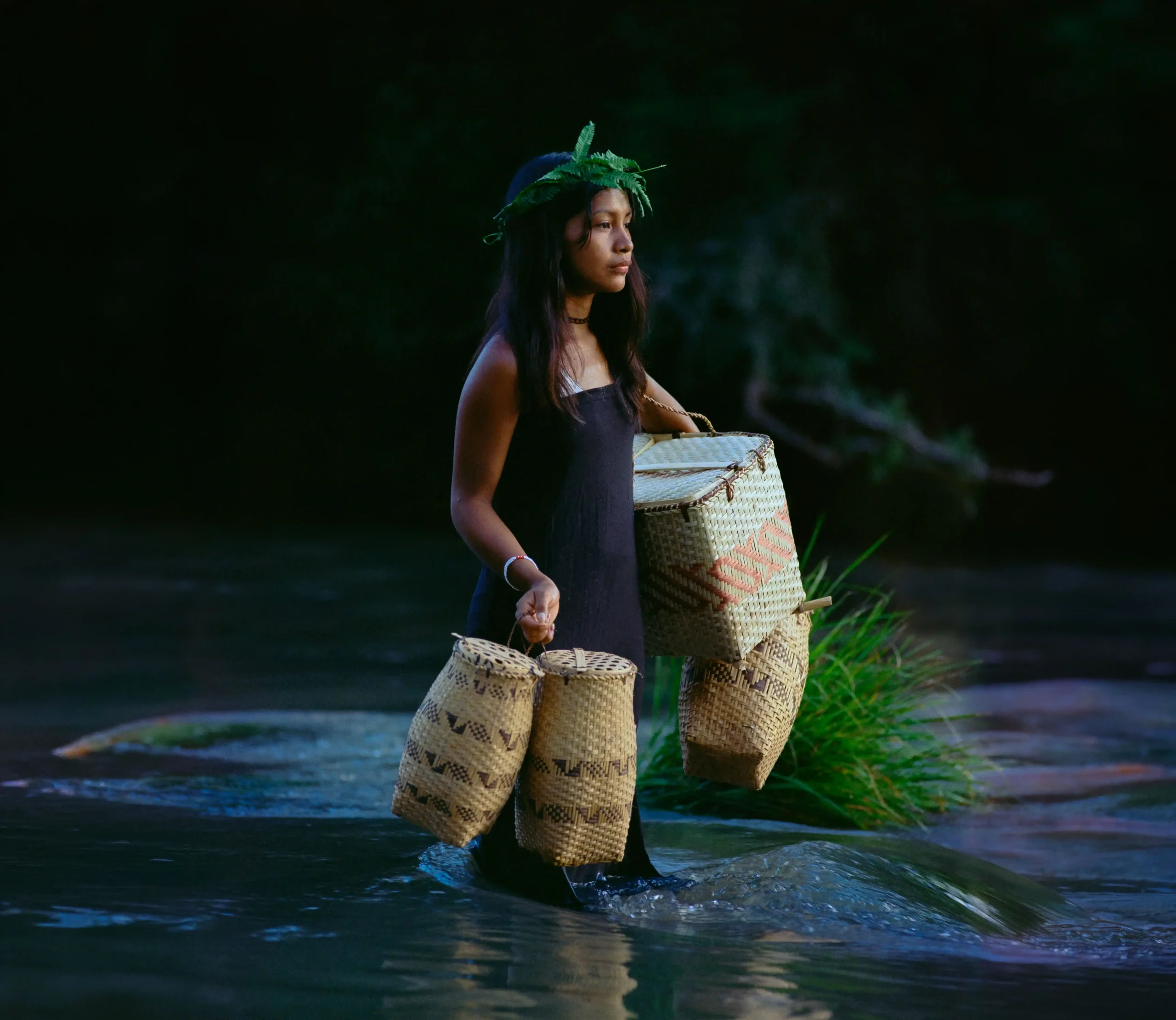 Shared nature. Portrait of Analía Castillo holding banana fruits alongside a monkey. The communal, collective and shared is fundamental to understanding their worldview. Photo: Mauricio Holc