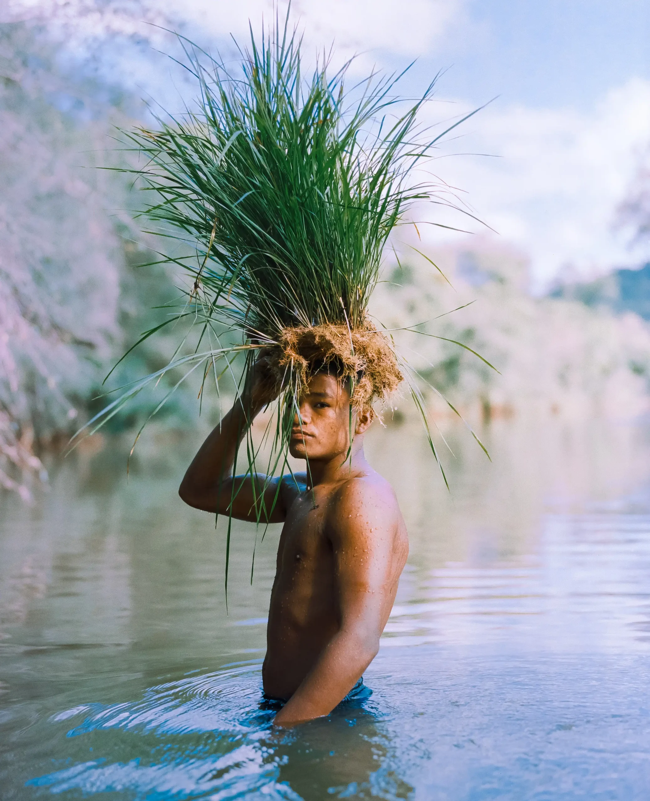 All Mbyá communities live near a stream where they play, bathe, fish, drink water and perform rituals, always respectfully, asking permission from their creator. Photo: Mauricio Holc